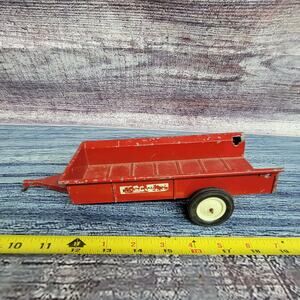 Vtg Ertl 1/16 scale International Harvester manure spreader diecast red -Parts